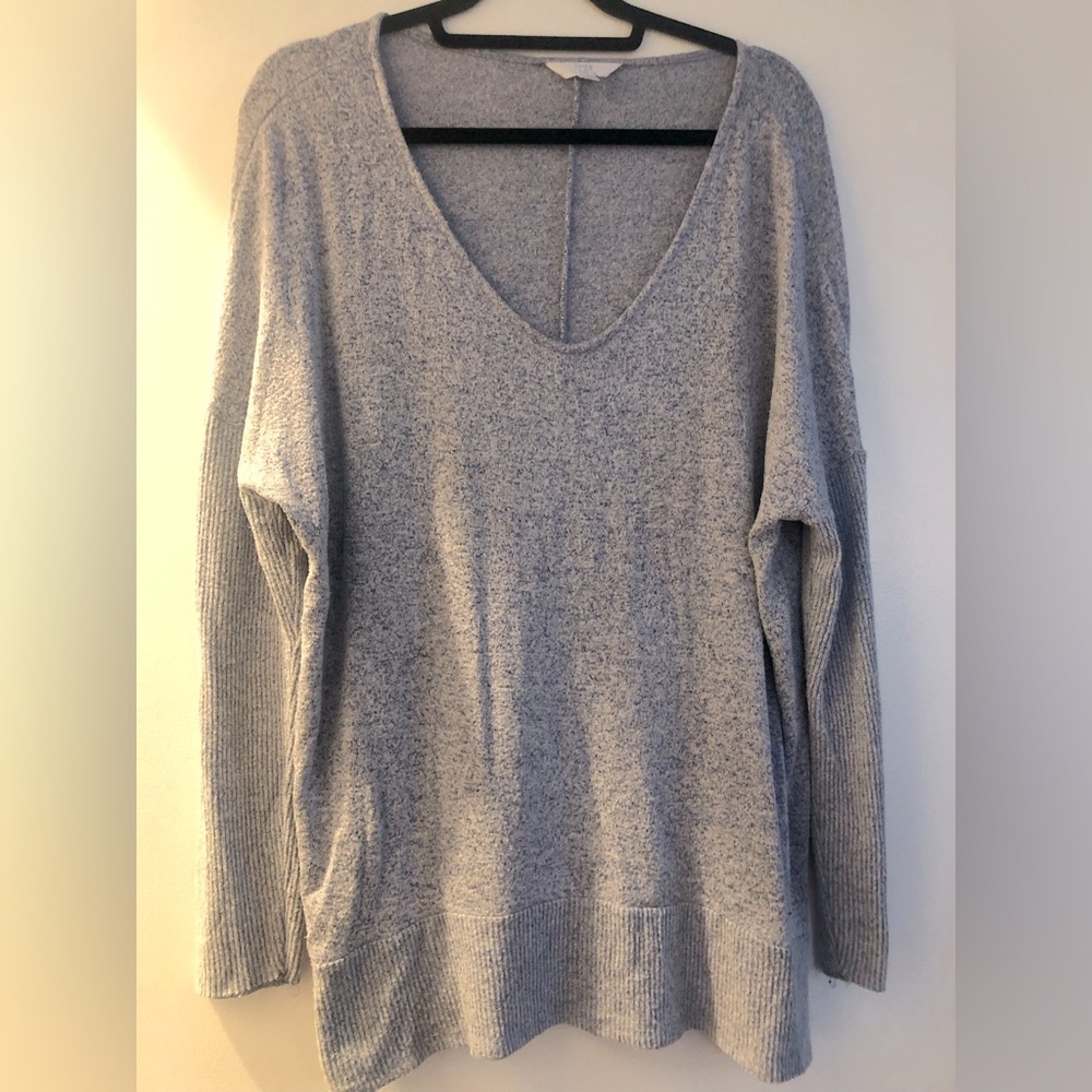 Long Sleeve V-Neck Sweater. Light Blue/Gray Color. Half-Sleeve Ribbed Detail.